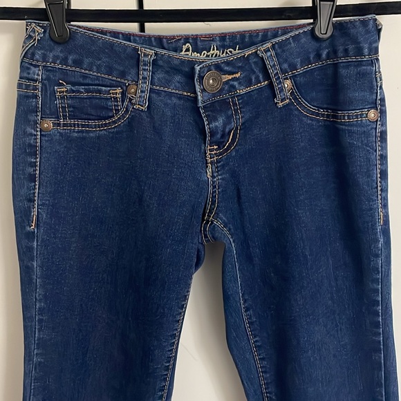 Women's/Juniors Dark Wash, Low-Rise, Skinny Jeans - Picture 3 of 5